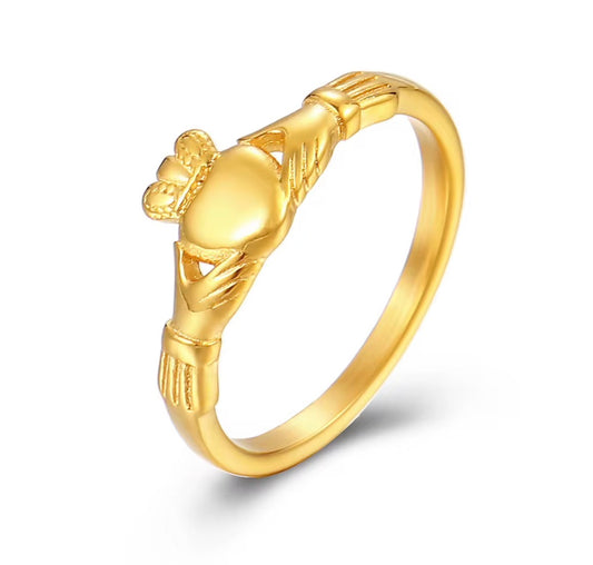 Classic Claddagh Ring